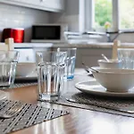 5 Bedroom - Sleeps 6 *