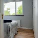 5 Bedroom - Sleeps 6 * Enfield