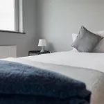 5 Bedroom - Sleeps 6 Ferienhaus Enfield