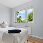 5 Bedroom - Sleeps 6 Enfield