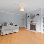 5 Bedroom - Sleeps 6 Holiday home *