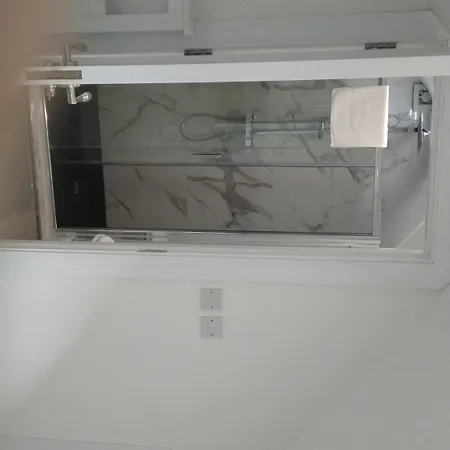 5 Bedroom - Sleeps 6