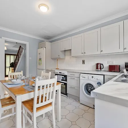 Well-located 5-bed In Сasa de vacaciones Enfield