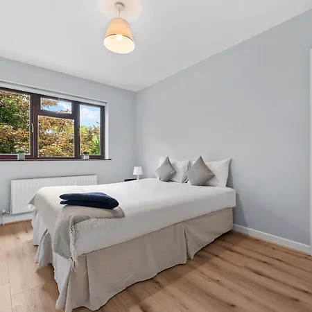 Well-located 5-bed In *