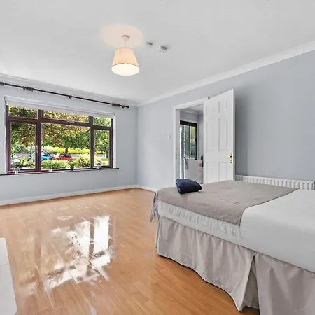 Well-located 5-bed In