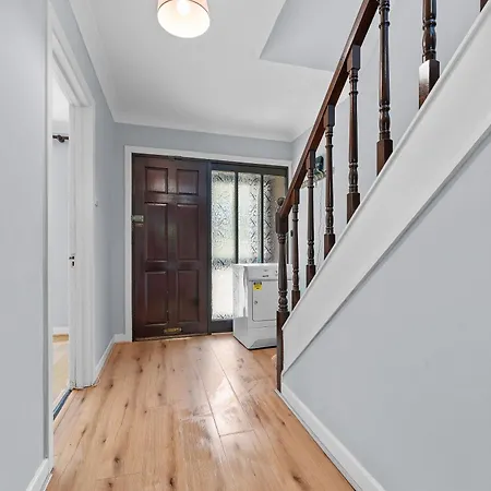 Well-located 5-bed In