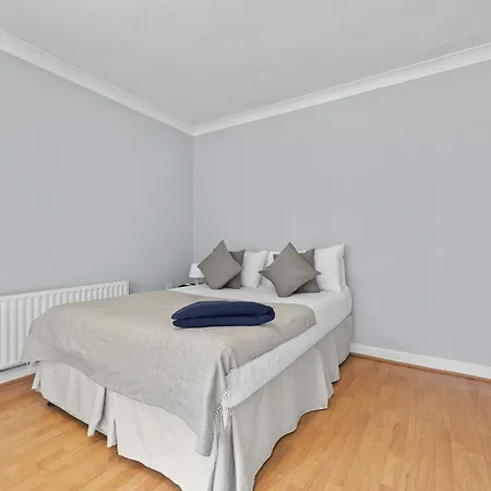 Well-located 5-bed In