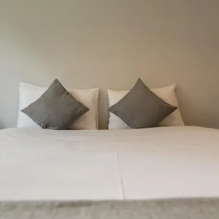 Well-located 5-bed In * Enfield