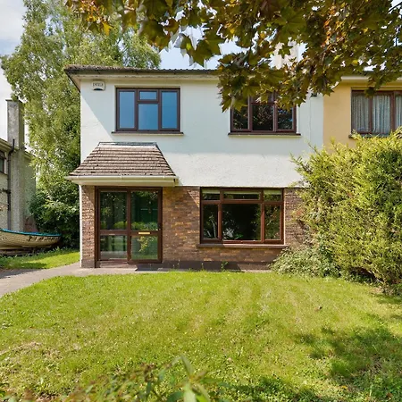 Сasa de vacaciones Well-located 5-bed In Enfield