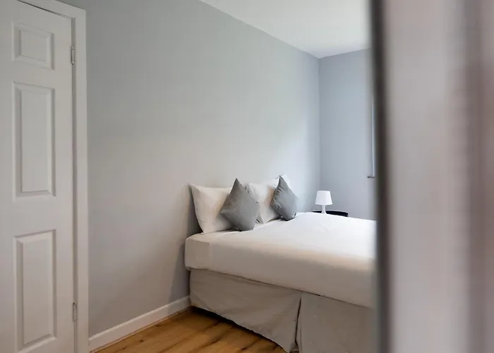 Vakantiehuis 5 Bedroom - Sleeps 6 Enfield