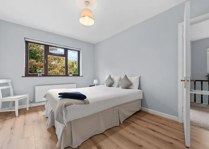 5 Bedroom - Sleeps 6 *