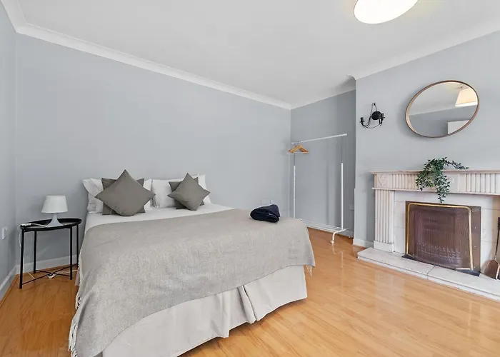 Hébergement de vacances 5 Bedroom - Sleeps 6 Enfield