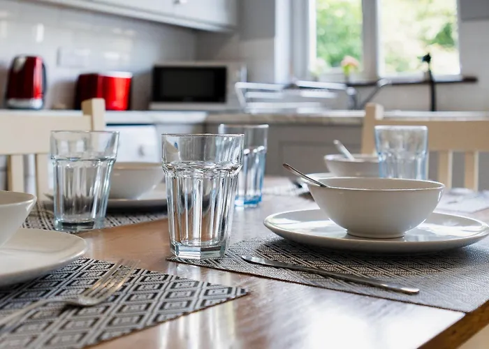 5 Bedroom - Sleeps 6 *