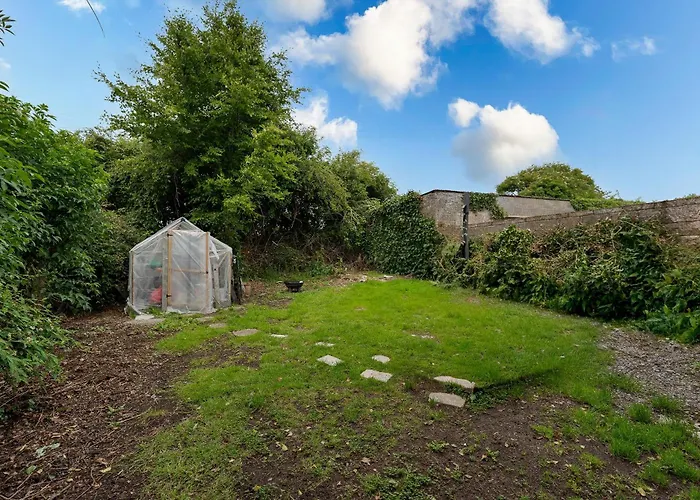 5 Bedroom - Sleeps 6 *