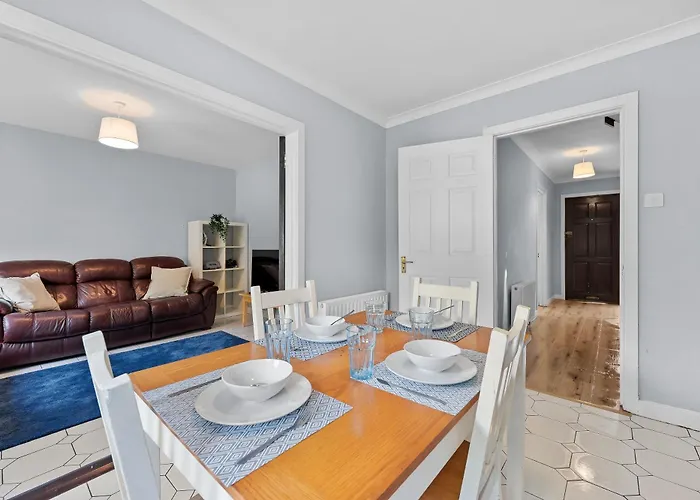 Hébergement de vacances 5 Bedroom - Sleeps 6 *