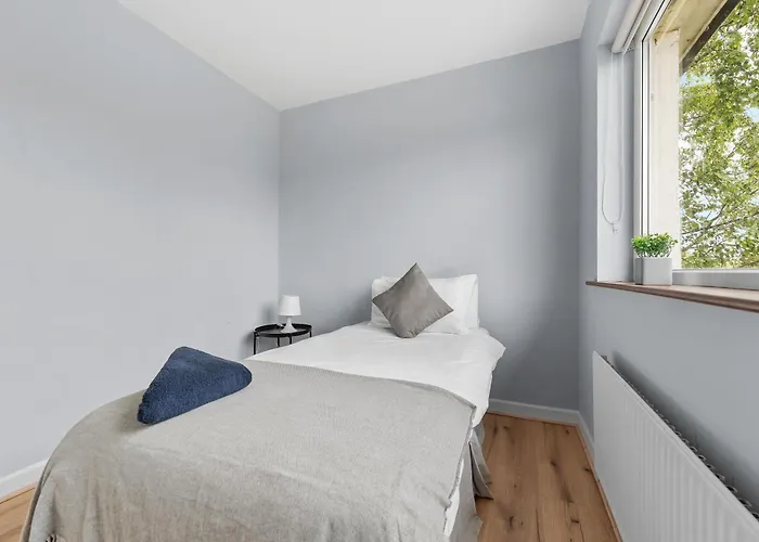 Hébergement de vacances 5 Bedroom - Sleeps 6 *