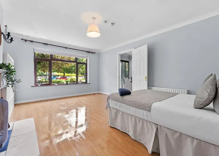 5 Bedroom - Sleeps 6