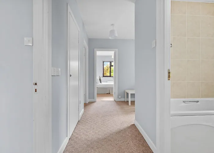 Hébergement de vacances 5 Bedroom - Sleeps 6 *