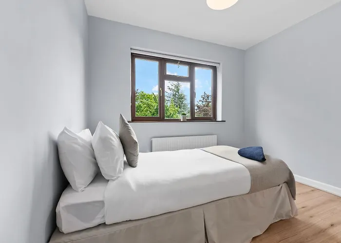 5 Bedroom - Sleeps 6