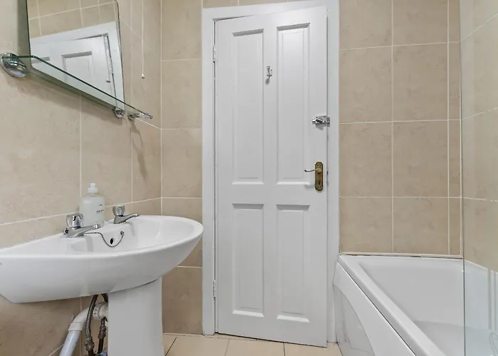 5 Bedroom - Sleeps 6