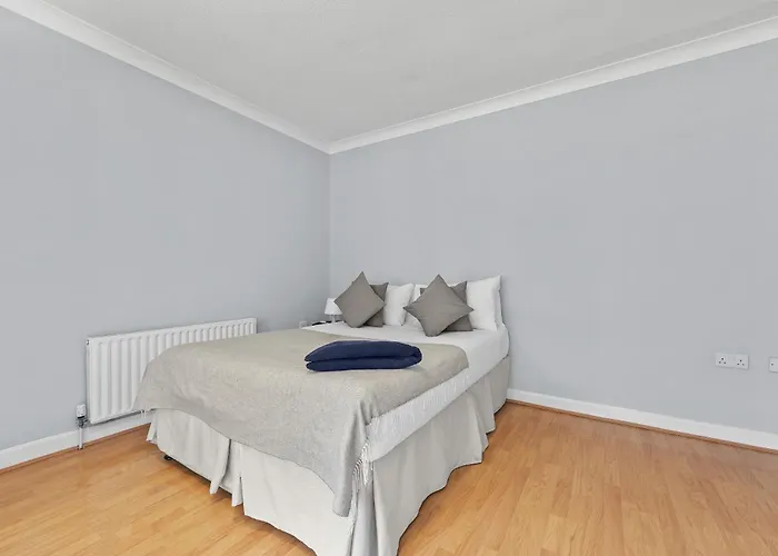 5 Bedroom - Sleeps 6