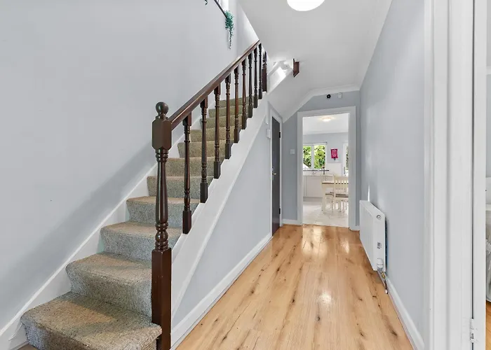 Vakantiehuis 5 Bedroom - Sleeps 6 *