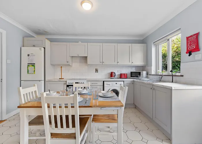 5 Bedroom - Sleeps 6 Hébergement de vacances Enfield