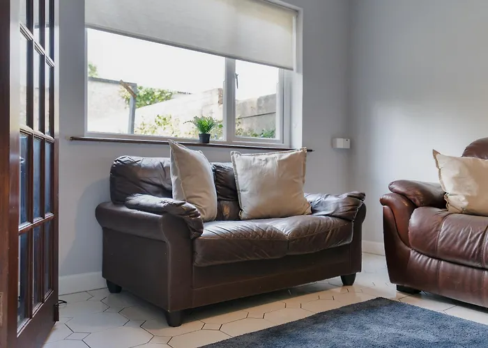 5 Bedroom - Sleeps 6 Hébergement de vacances Enfield